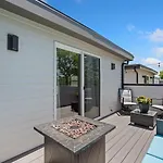 Stunning 3Bd 3.5 Ba - 10 Min To Downtown! Garage!