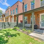 Stunning 3Bd 3.5 Ba - 10 Min To Downtown! Garage!