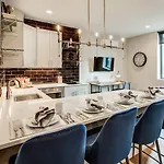 Vrain 2 Bedroom 1 Bath With Full Kitchen