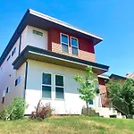 3152 N Josephine St