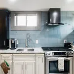 Designer Apartment In A Historic 1901 Downtown Area Mansion