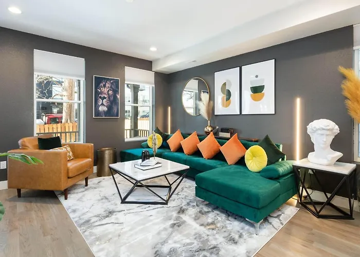 Stunning 3Bd 3.5 Ba - 10 Min To Downtown! Garage!