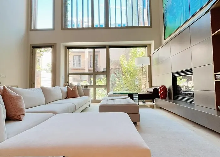 Luxe 4 Bed 5 Bath With Parking Walk To Capitol, Convention Center, Museums And Shops