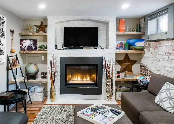 Designer Apartment In A Historic 1901 Downtown Area Mansion
