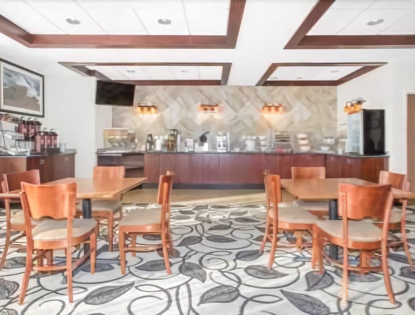 Hotel Ramada By Wyndham International Airport 3*