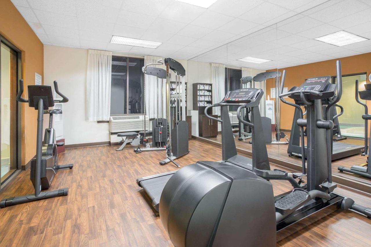 Ramada By Wyndham International Airport Hotel