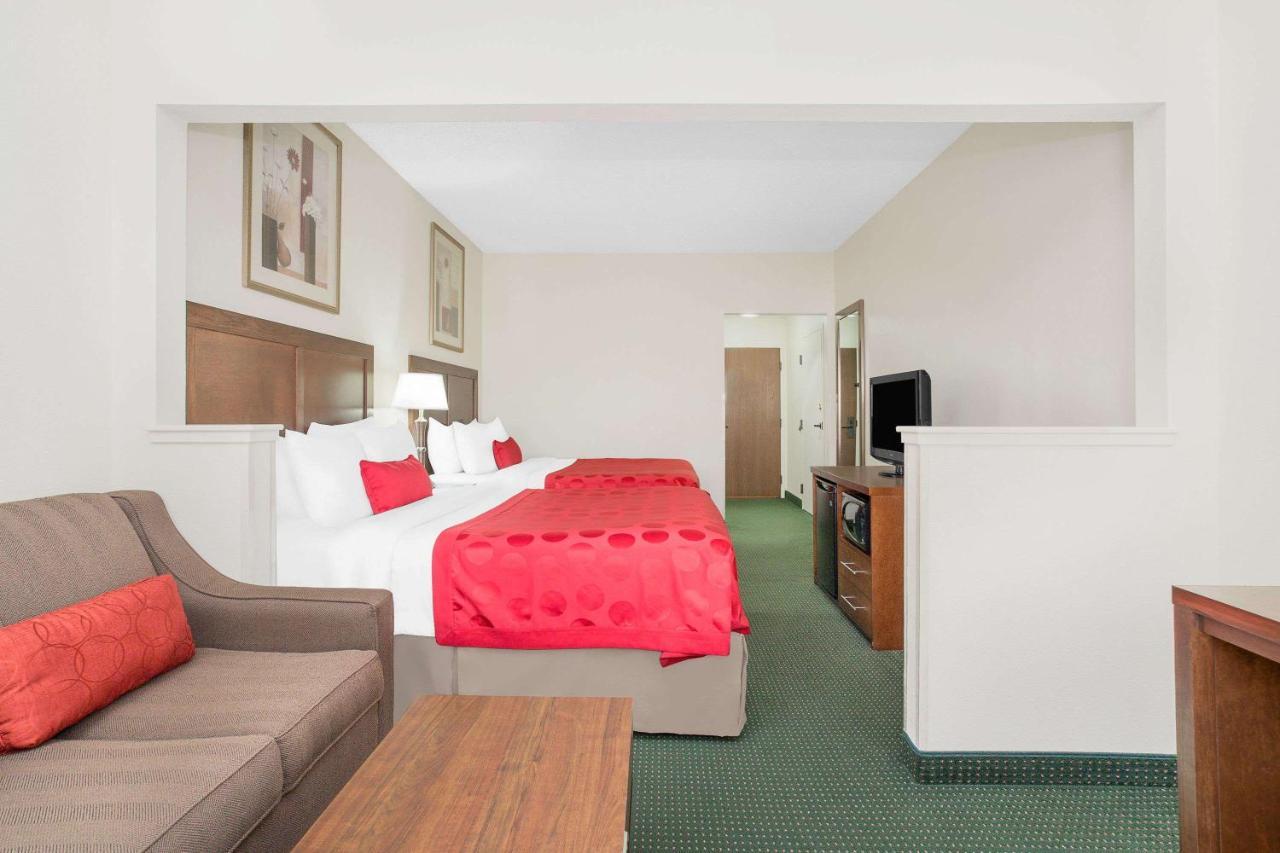 Hotel Ramada By Wyndham International Airport Denver