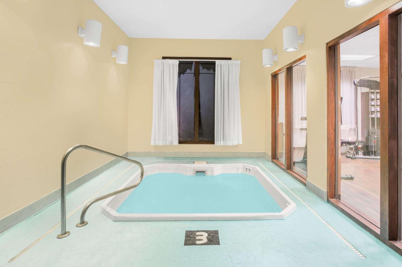 Ramada By Wyndham International Airport