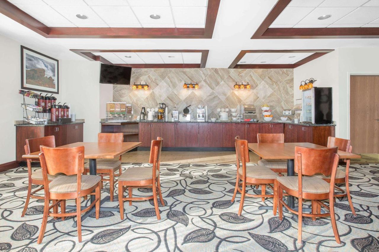 Ramada By Wyndham International Airport Denver