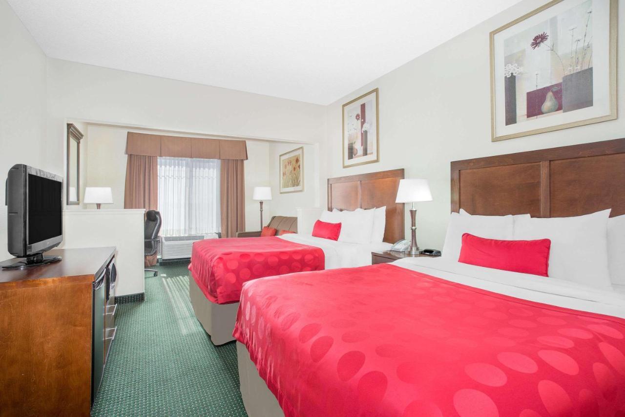 Hotel Ramada By Wyndham International Airport
