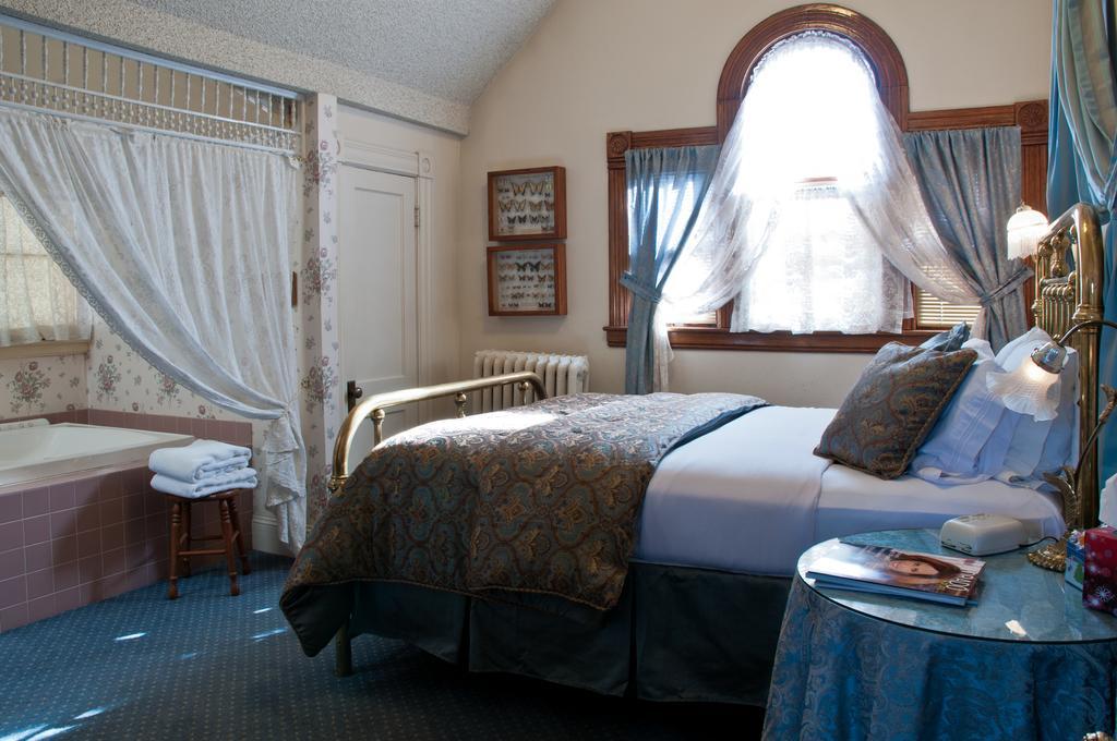 Castle Marne Bed & Breakfast Bed & Breakfast
