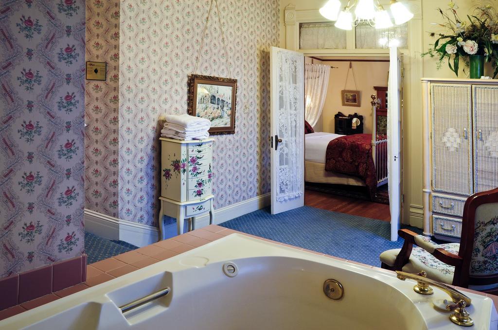 Castle Marne Bed & Breakfast Bed & Breakfast