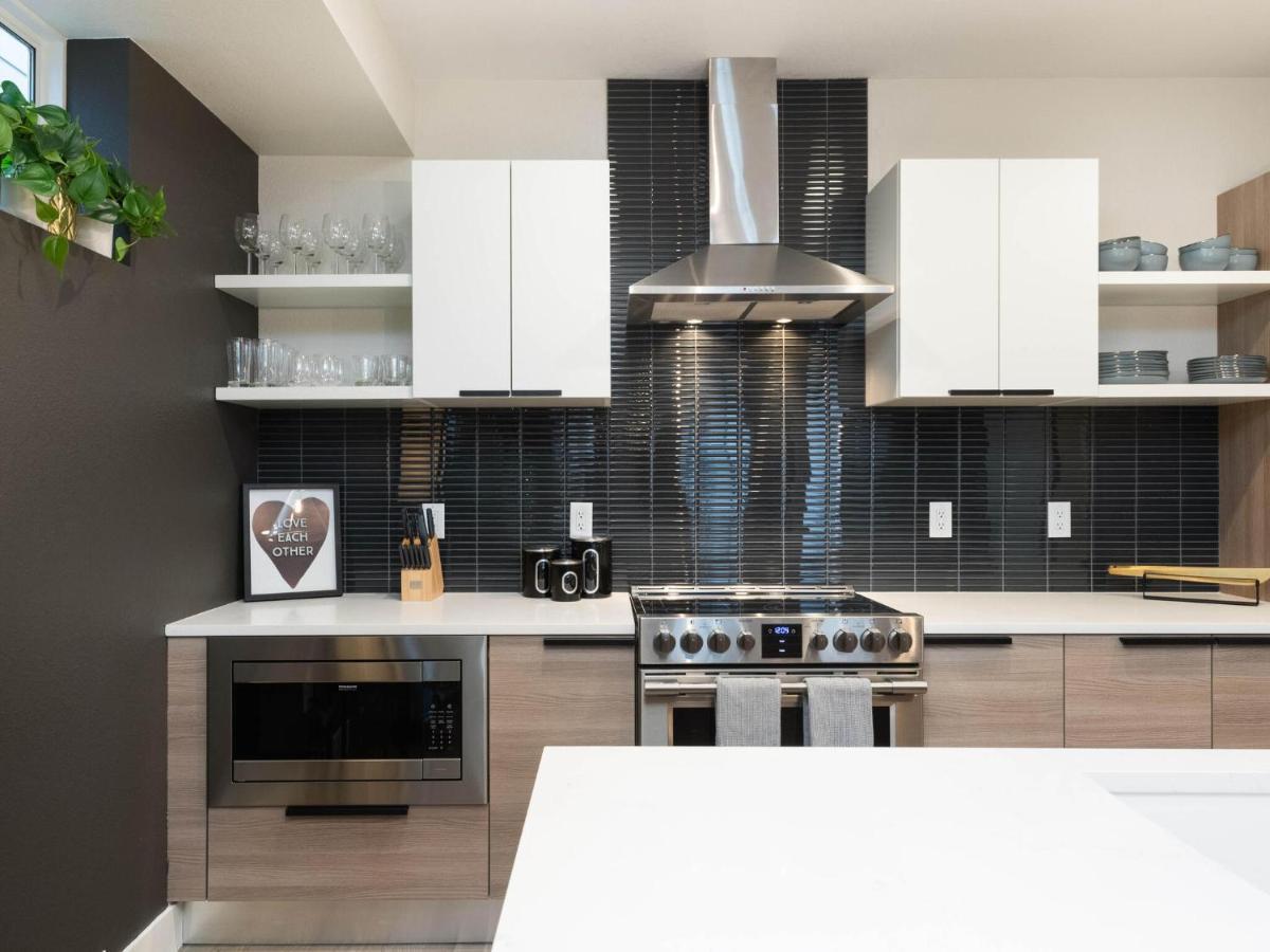 Holiday home Stunning 3bd 3.5 Ba - 10 Min To Downtown! Garage! Denver
