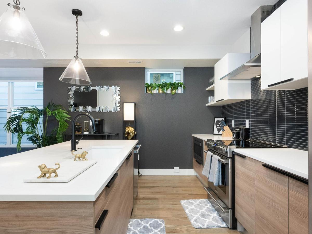 Holiday home Stunning 3bd 3.5 Ba - 10 Min To Downtown! Garage! Denver