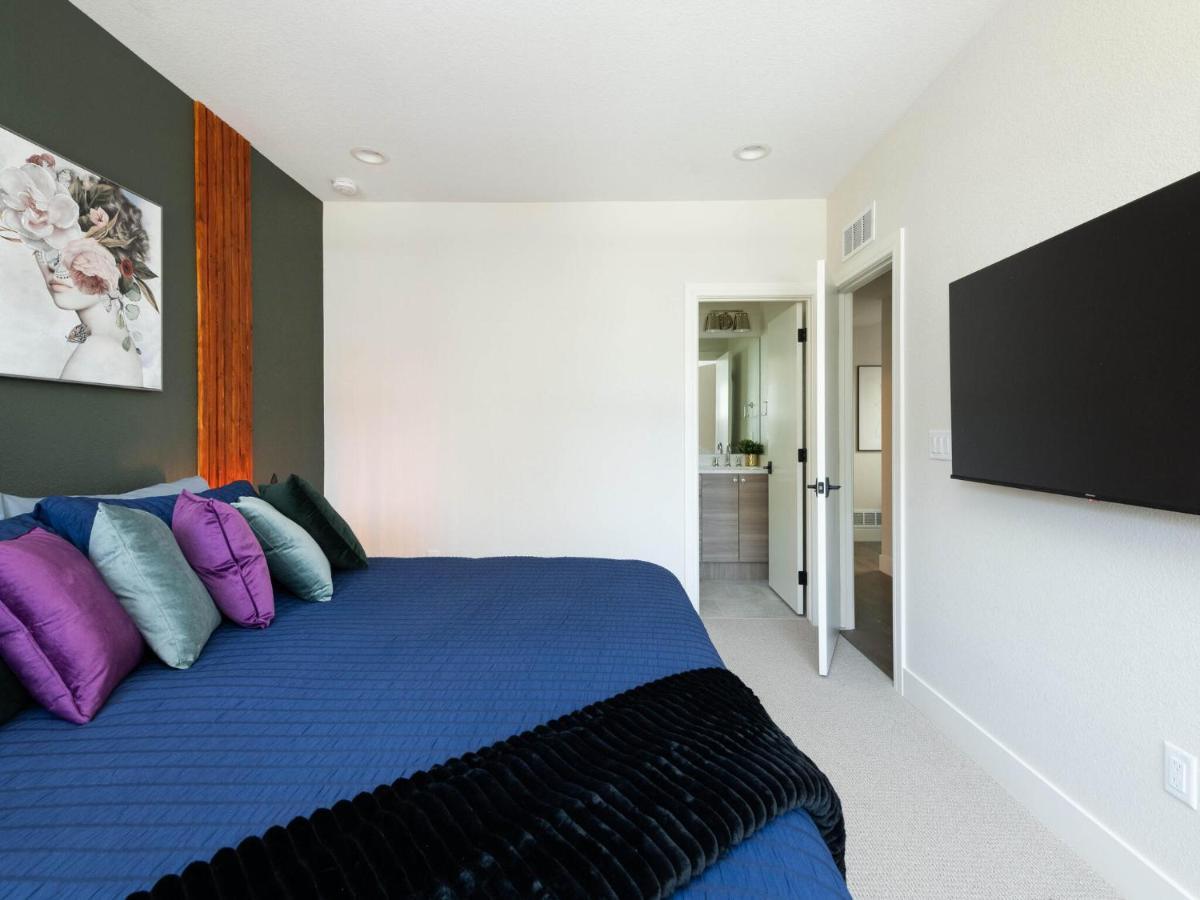 Stunning 3bd 3.5 Ba - 10 Min To Downtown! Garage! *