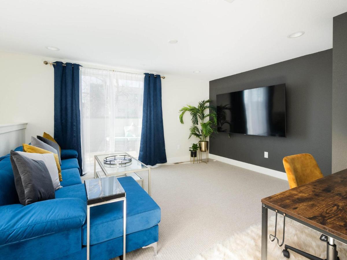 Holiday home Stunning 3bd 3.5 Ba - 10 Min To Downtown! Garage! *