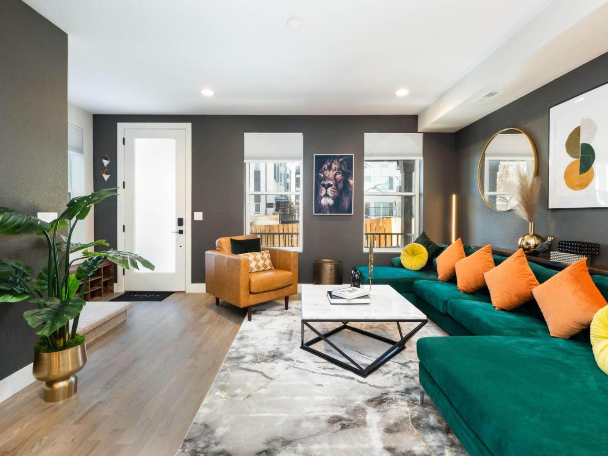 Holiday home Stunning 3bd 3.5 Ba - 10 Min To Downtown! Garage! Denver