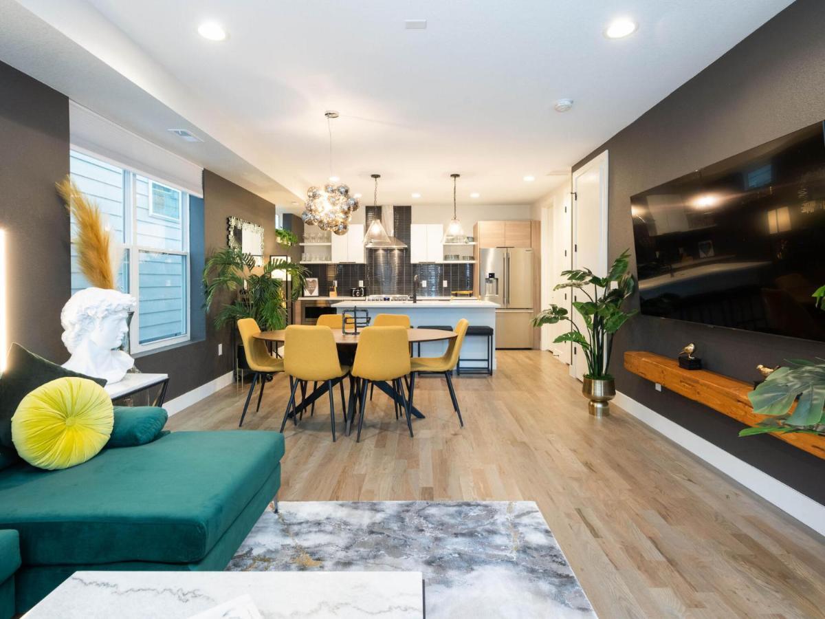 Stunning 3bd 3.5 Ba - 10 Min To Downtown! Garage!
