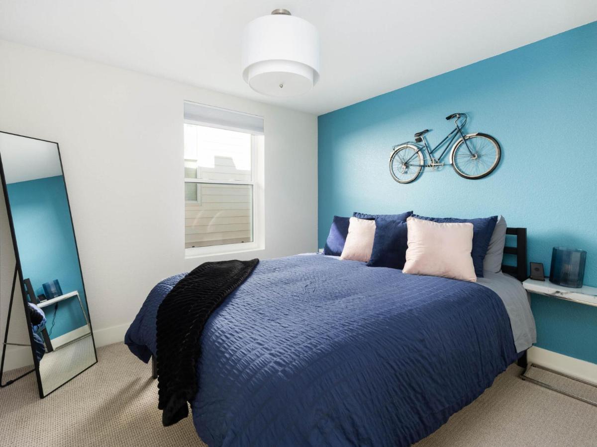 Stunning 3bd 3.5 Ba - 10 Min To Downtown! Garage! Holiday home Denver