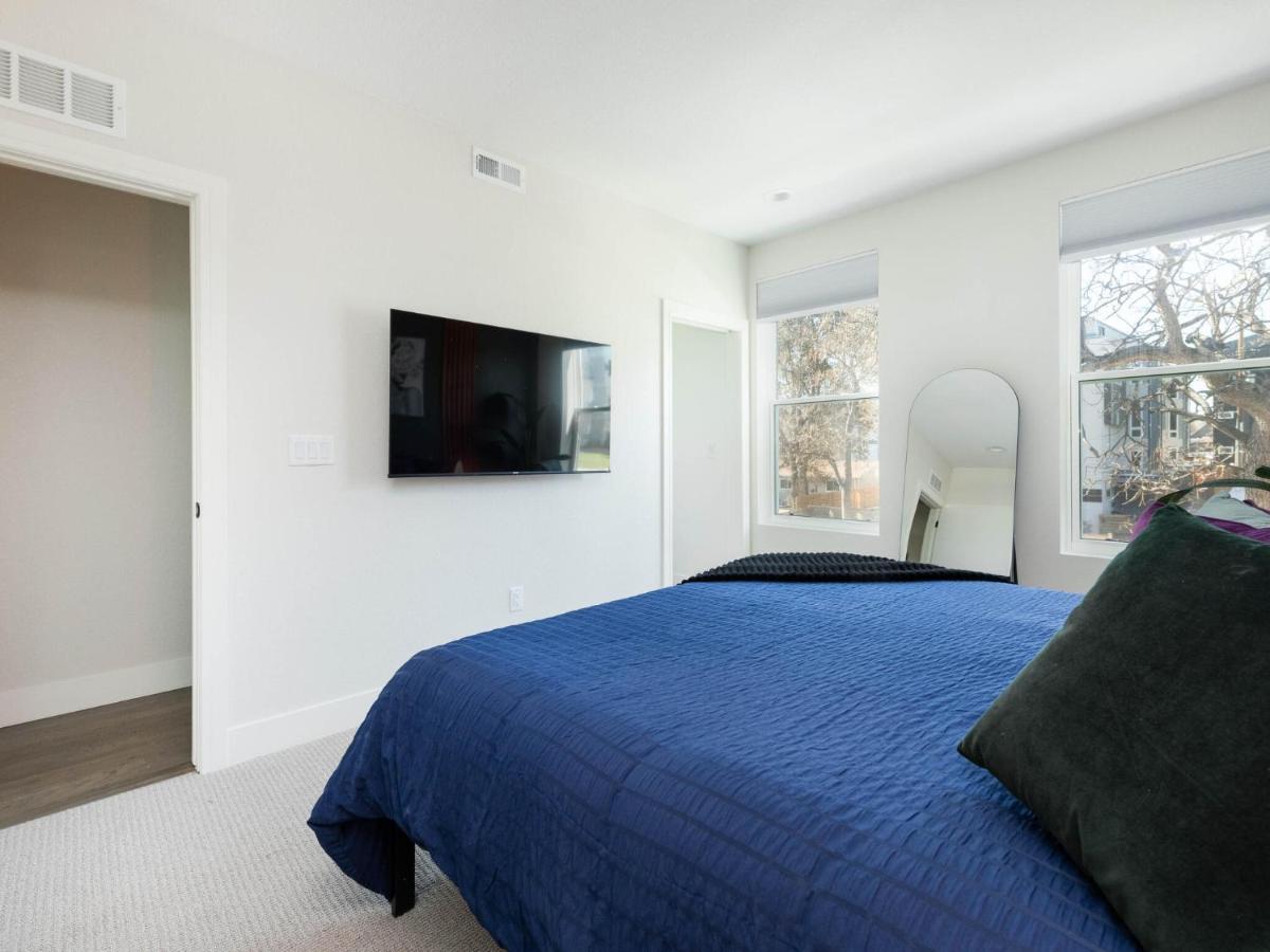 Holiday home Stunning 3bd 3.5 Ba - 10 Min To Downtown! Garage! *