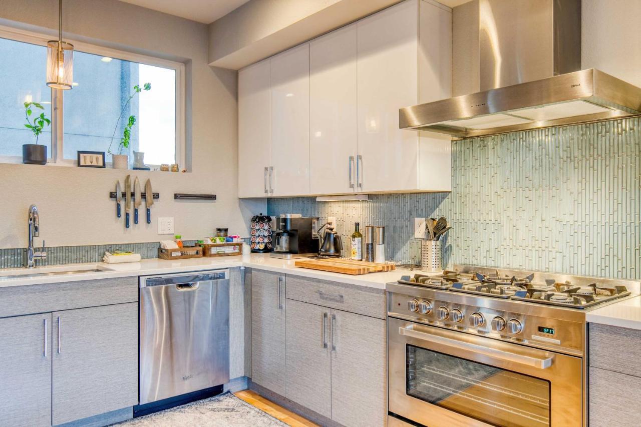 Townhome With Hot Tub, Walk To Empower Field! * Denver