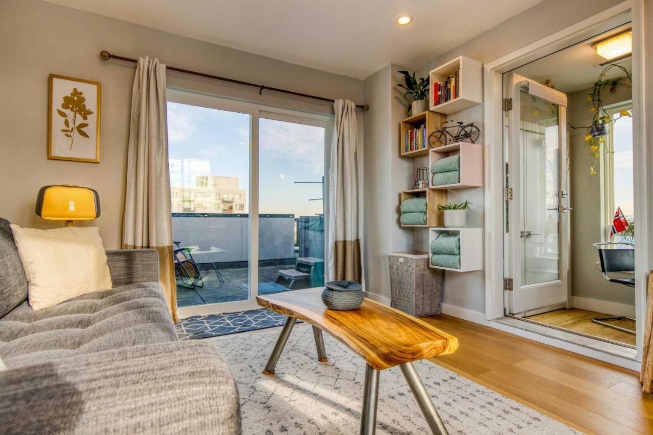 Townhome With Hot Tub, Walk To Empower Field! *