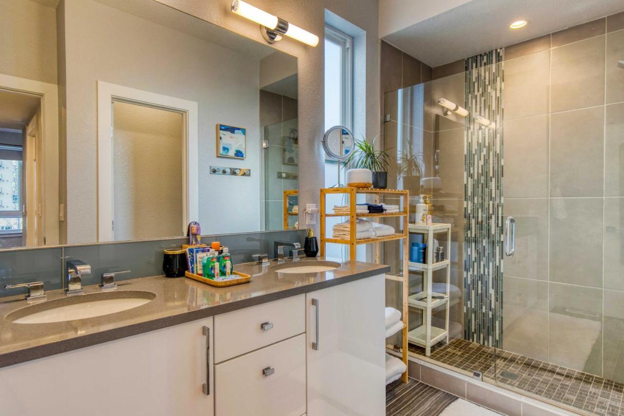 Holiday home Townhome With Hot Tub, Walk To Empower Field! Denver