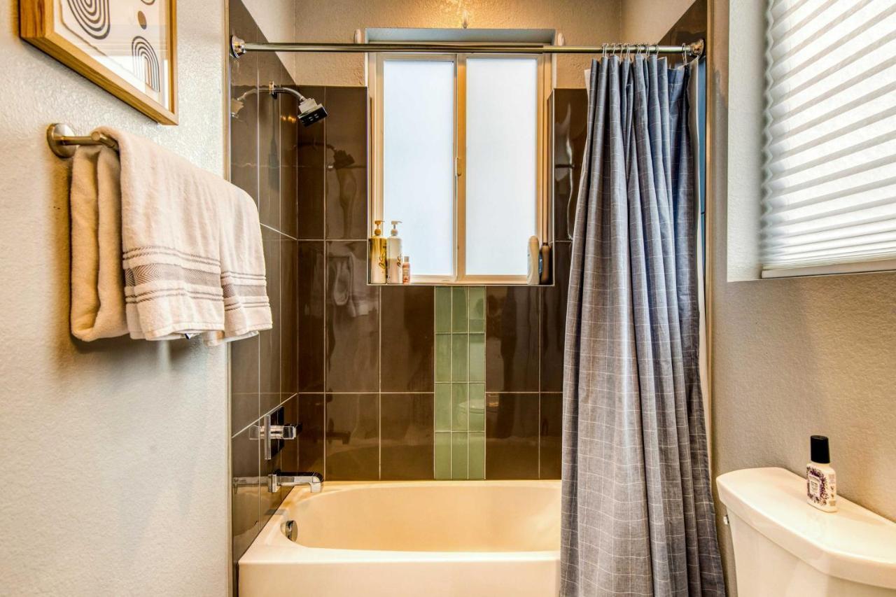 Townhome With Hot Tub, Walk To Empower Field! * Denver