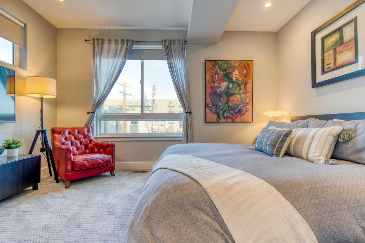 Holiday home Townhome With Hot Tub, Walk To Empower Field!