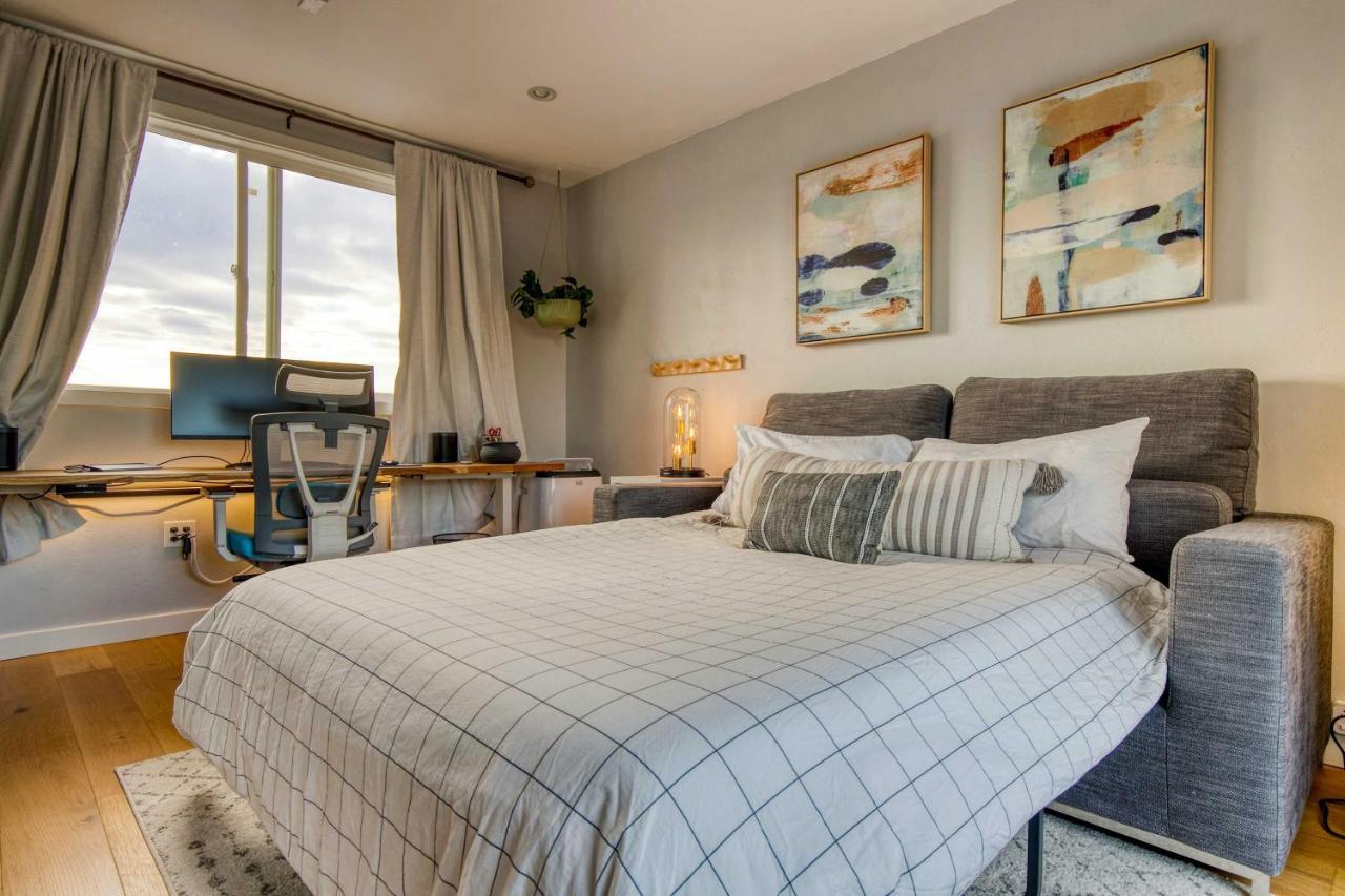 Holiday home Townhome With Hot Tub, Walk To Empower Field! *