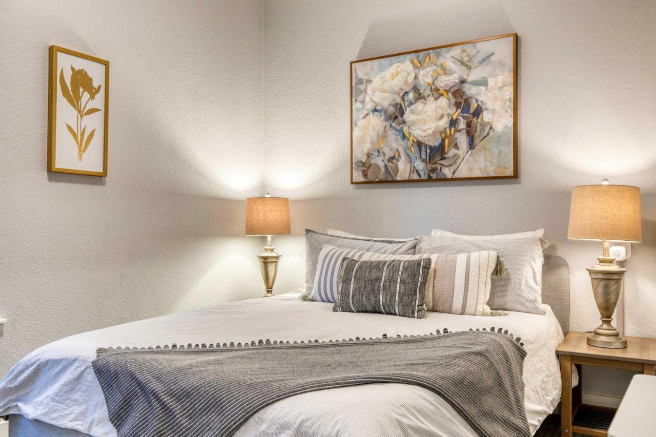 Holiday home Townhome With Hot Tub, Walk To Empower Field! Denver