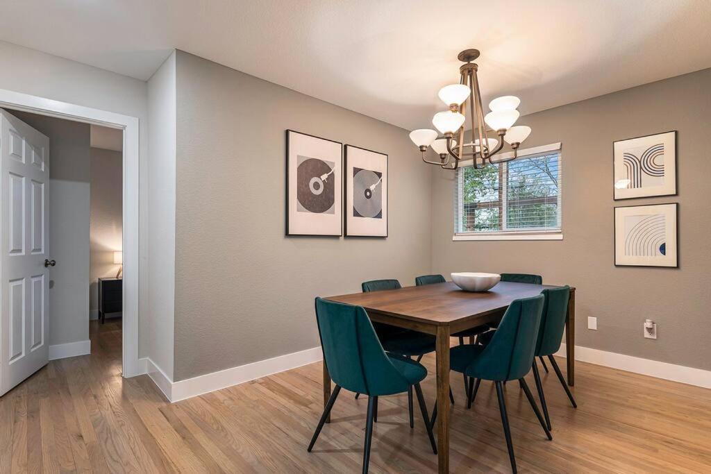 Mile Hi: Amenities Galore Holiday home