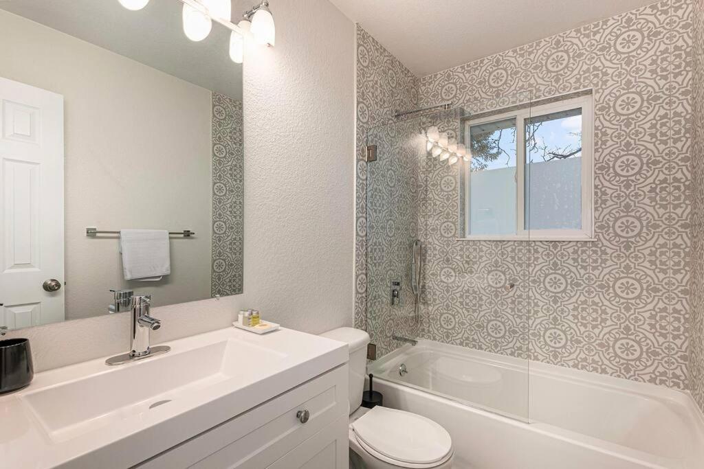 Mile Hi: Amenities Galore Holiday home