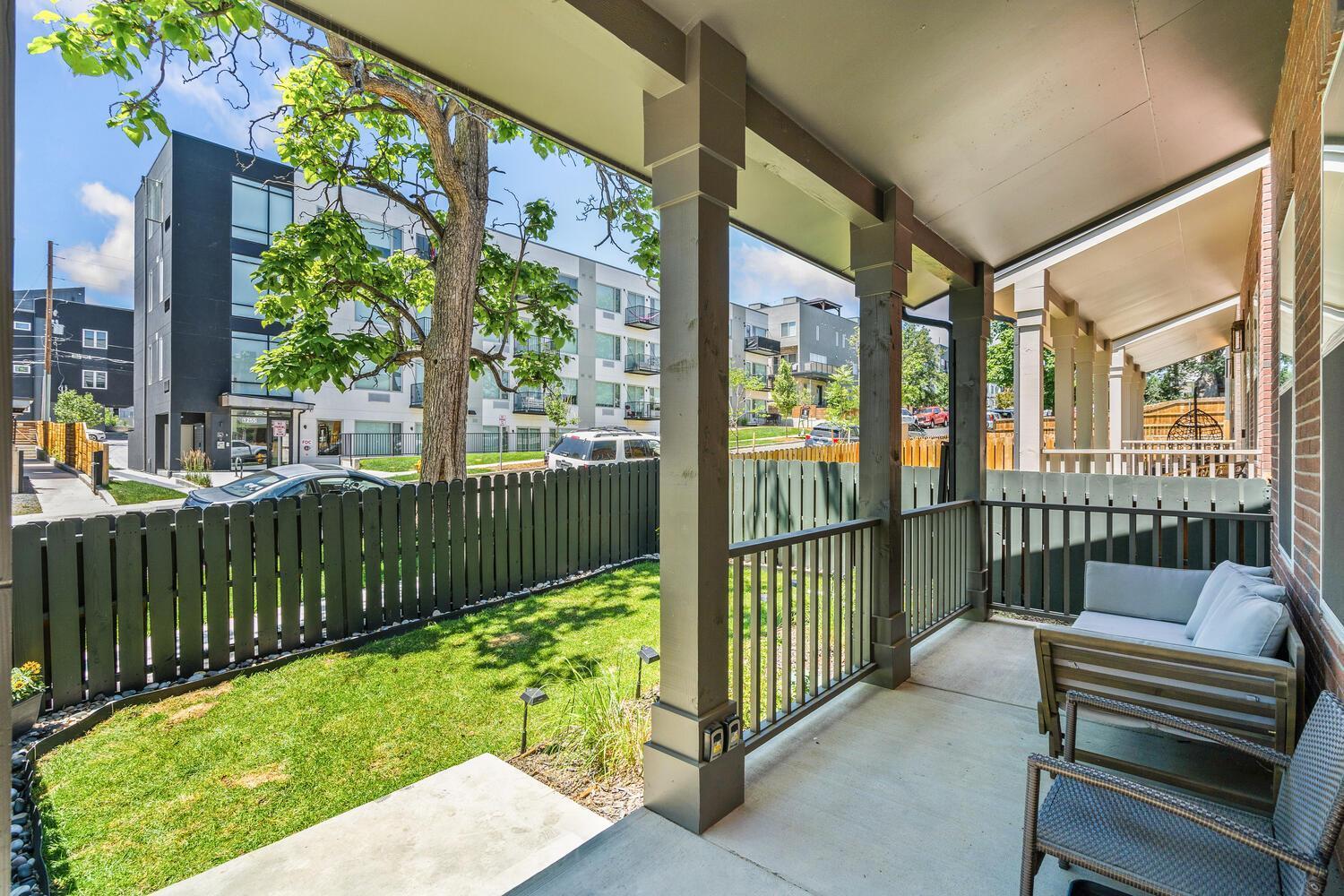 Stunning 3bd 3.5 Ba - 10 Min To Downtown! Garage! Holiday home *