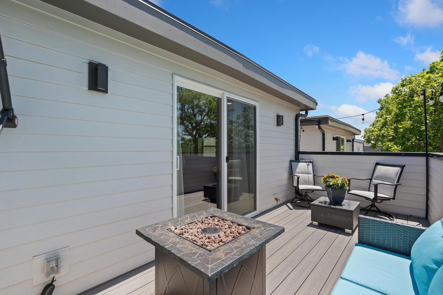 Stunning 3bd 3.5 Ba - 10 Min To Downtown! Garage! Holiday home Denver
