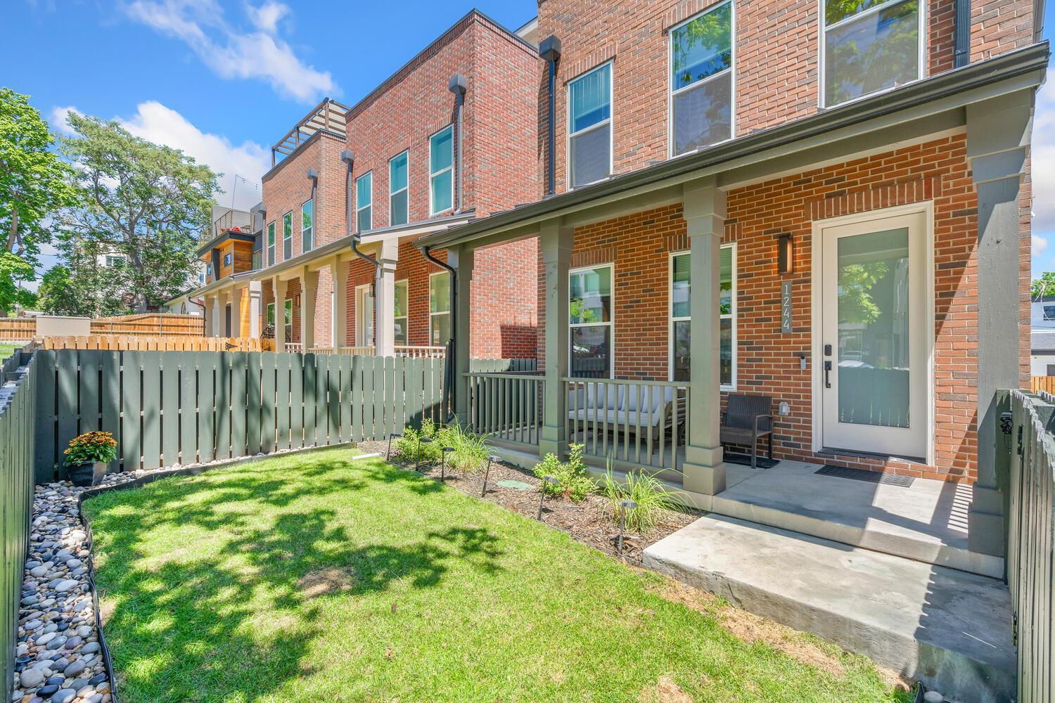 Stunning 3bd 3.5 Ba - 10 Min To Downtown! Garage! *