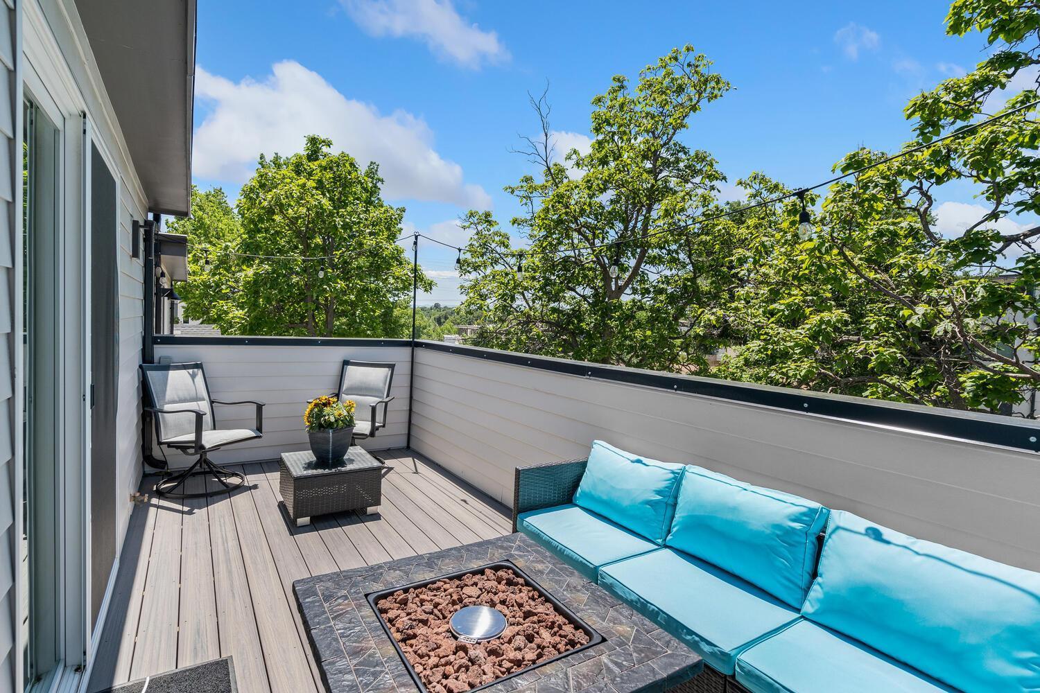Stunning 3bd 3.5 Ba - 10 Min To Downtown! Garage! Holiday home *