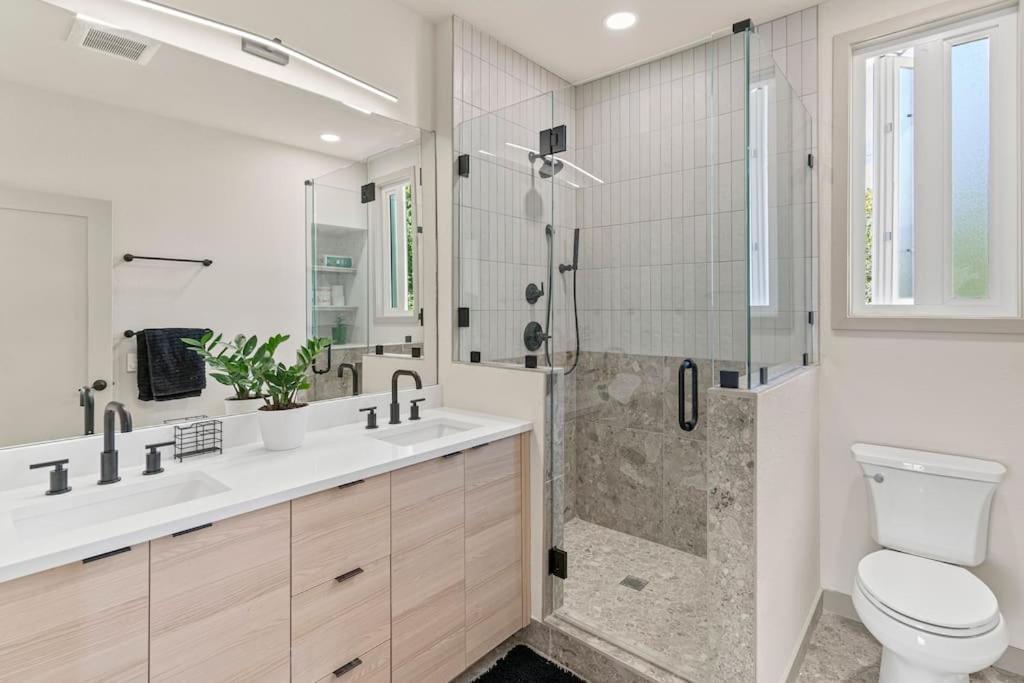 Holiday home Unique Designer 4 Bed 4 Bath