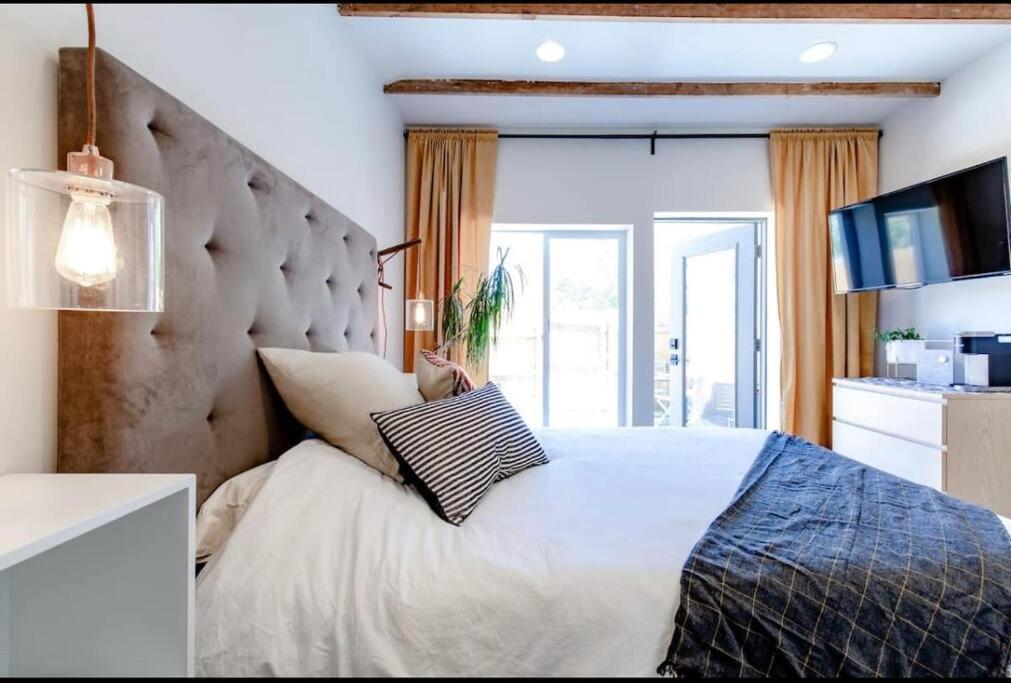 Unique Designer 4 Bed 4 Bath Holiday home Denver