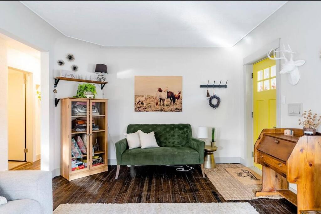 Holiday home Unique Designer 4 Bed 4 Bath *