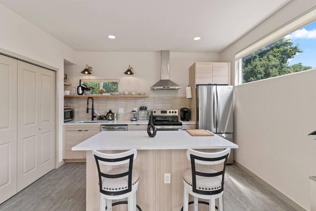 Unique Designer 4 Bed 4 Bath Holiday home *