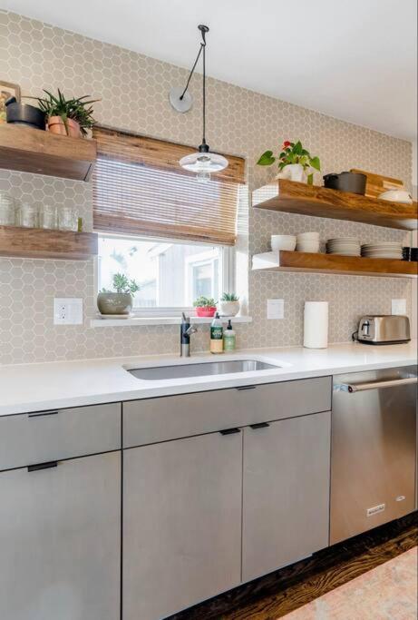Unique Designer 4 Bed 4 Bath *
