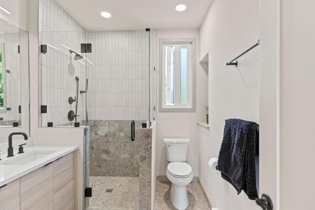 Unique Designer 4 Bed 4 Bath