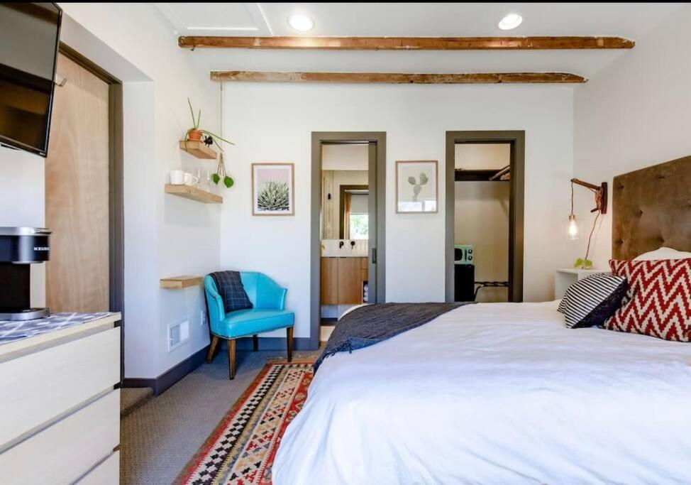 Unique Designer 4 Bed 4 Bath Holiday home Denver