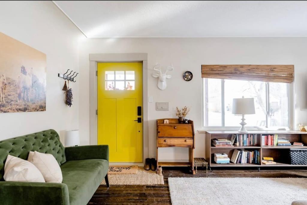 Unique Designer 4 Bed 4 Bath *