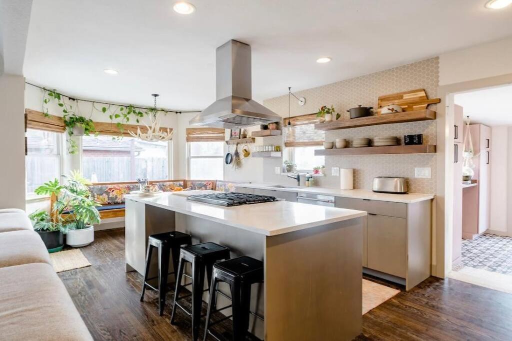 Holiday home Unique Designer 4 Bed 4 Bath