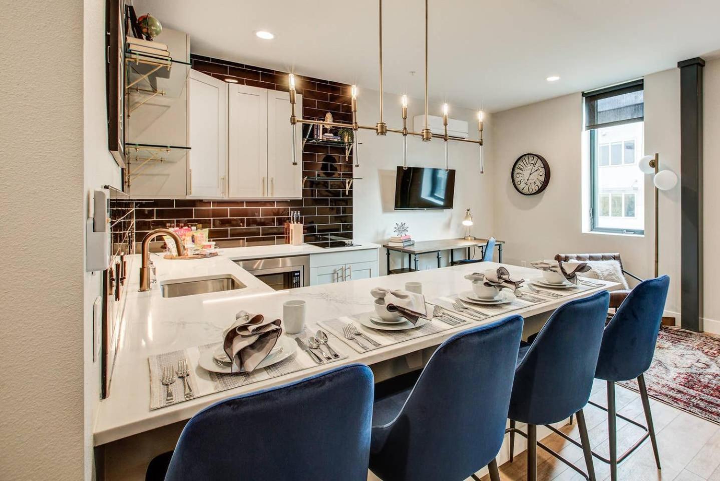 Vrain 2 Bedroom 1 Bath With Full Kitchen *