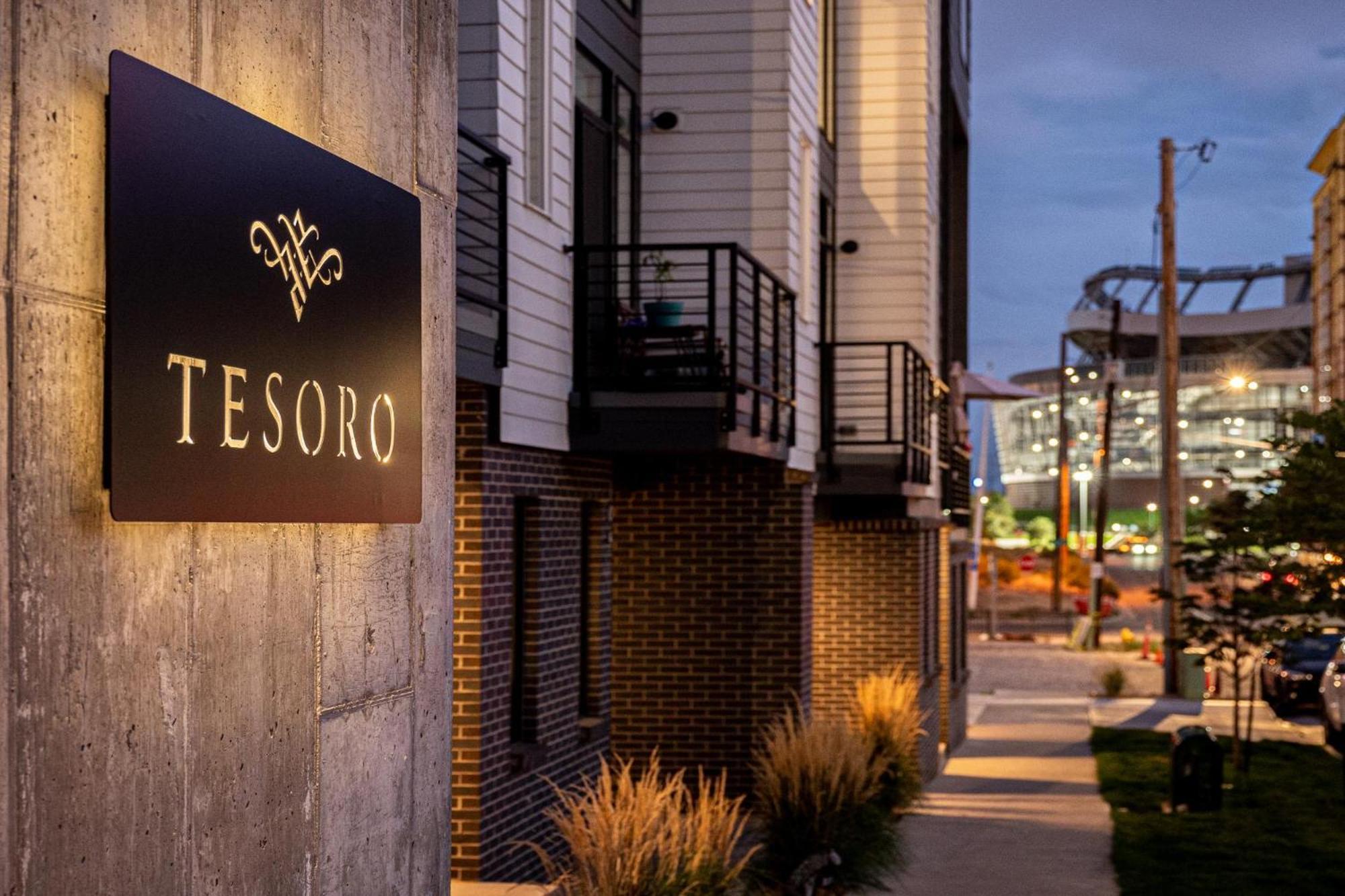 Luxurious Escape - Walk To Empower Field - Tesoro *