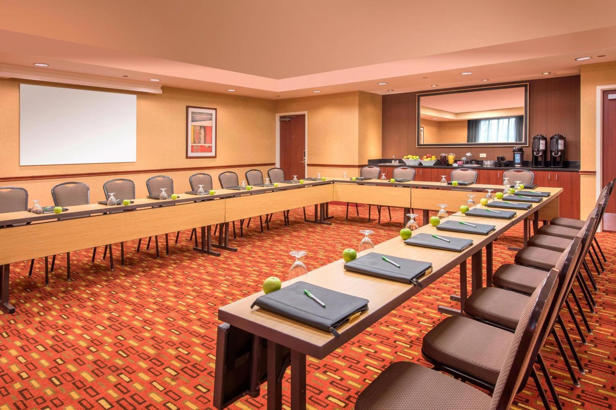 Courtyard By Marriott Cherry Creek Hotel 3*