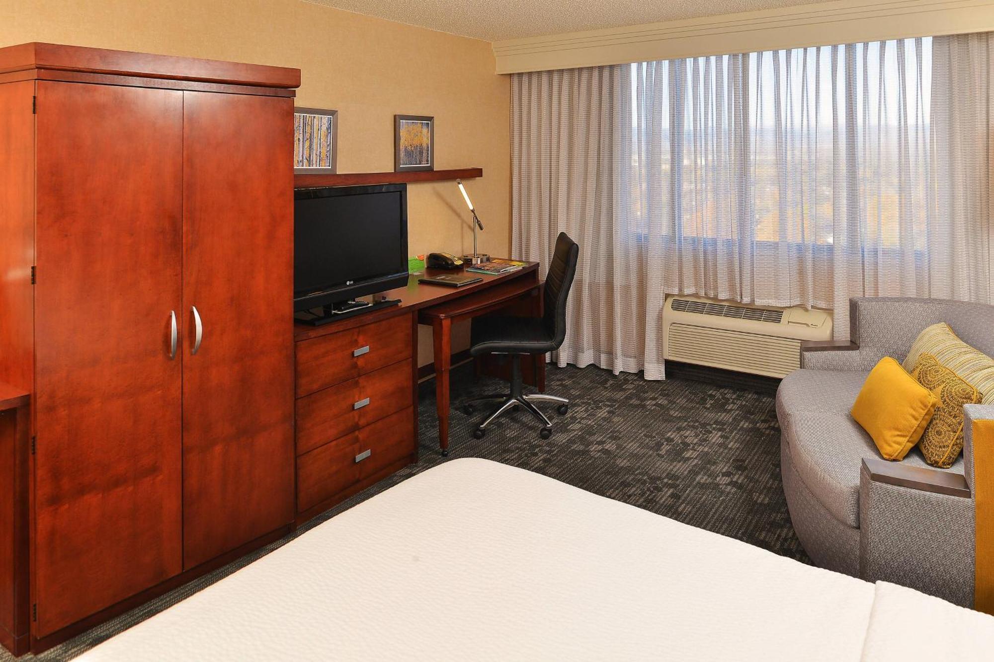Courtyard By Marriott Cherry Creek Hotel Denver